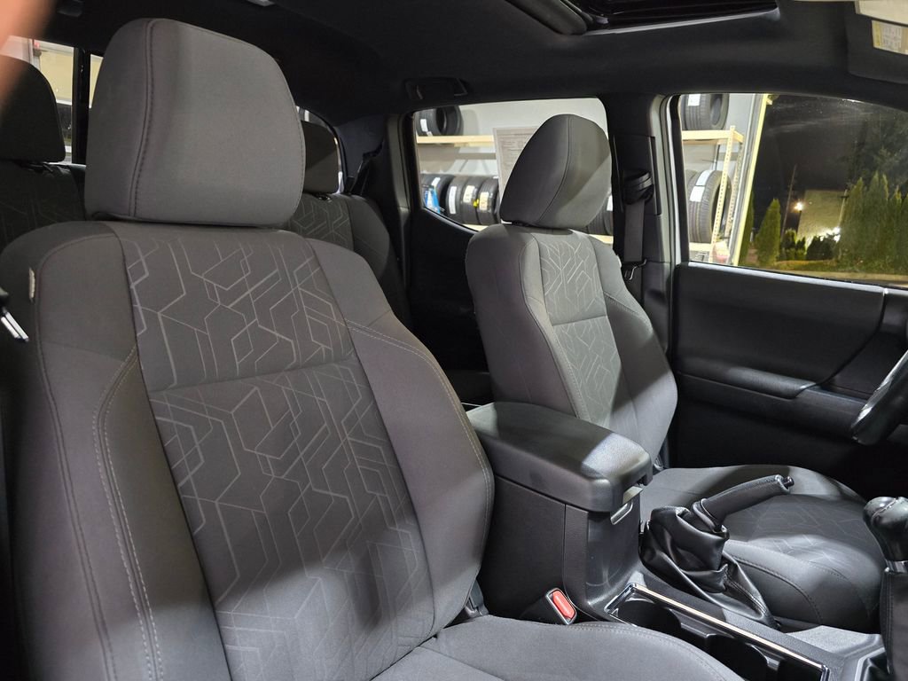 Used 2016 Toyota Tacoma TRD Off-Road image 30