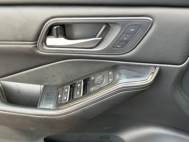 Used 2024 Nissan Rogue SL w/ SL Premium Package image 7