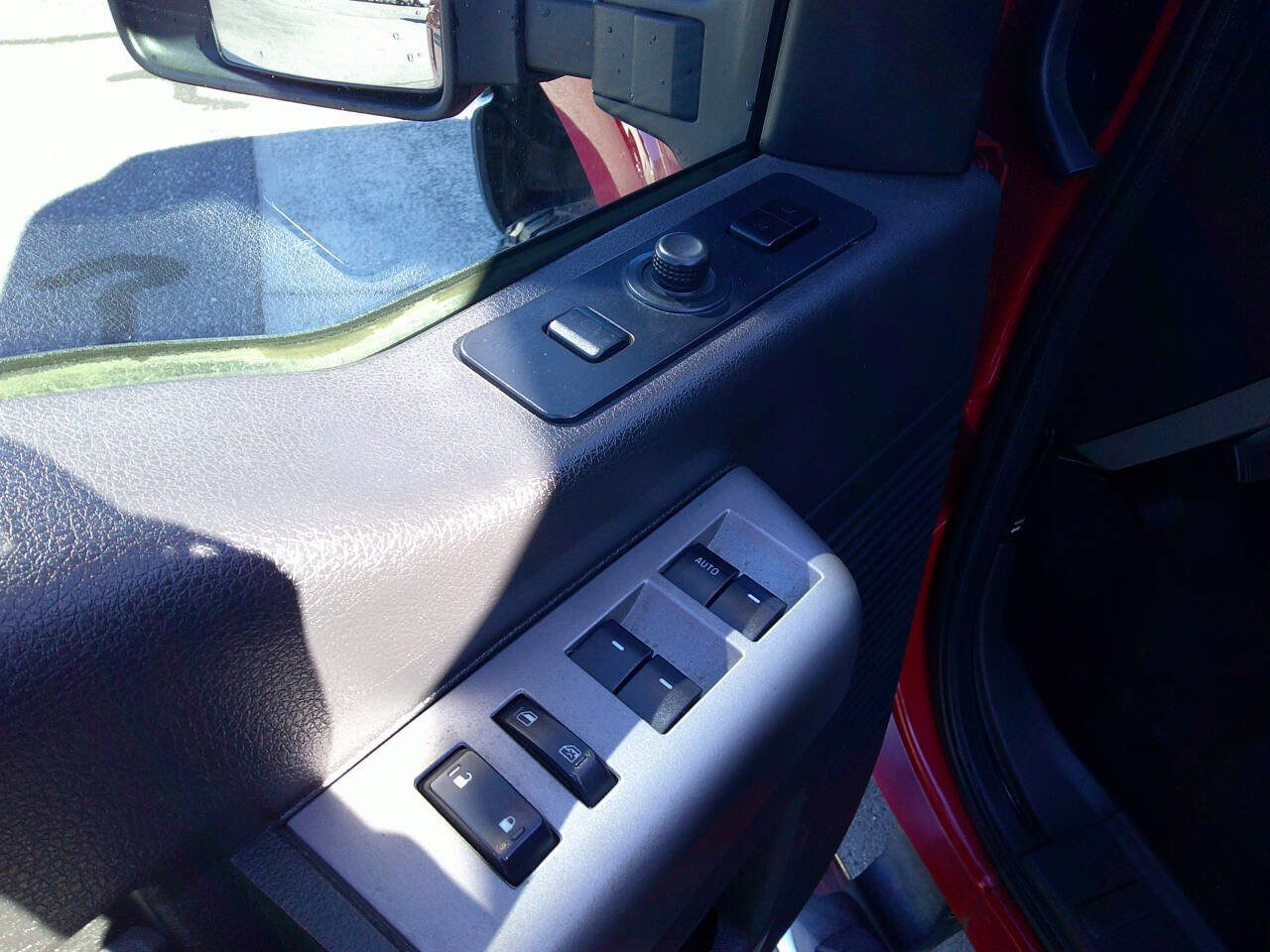 Used 2011 Ford F250 Lariat w/ Lariat Interior Pkg image 12