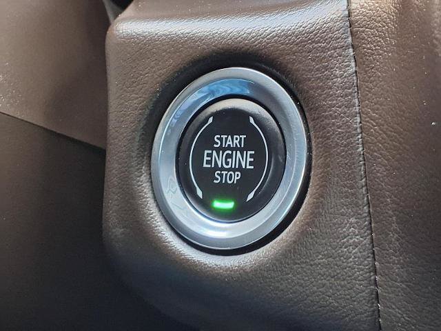 Used 2023 GMC Yukon SLT w/ SLT Luxury Package AWD/4WD image 10
