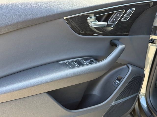 Used 2020 Audi Q8 Premium Plus AWD/4WD image 18