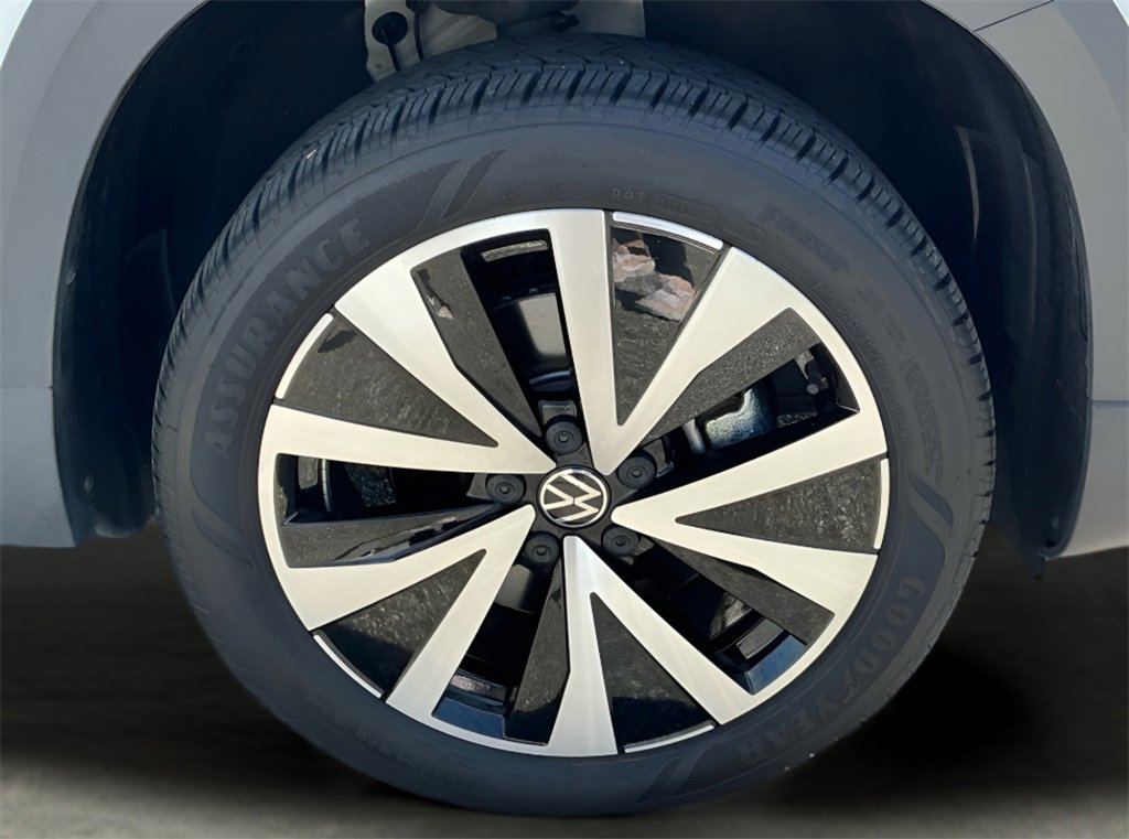 Used 2024 Volkswagen Taos SE image 20