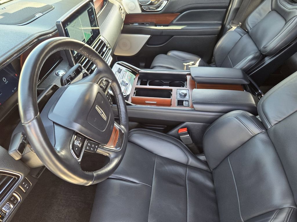 Used 2023 Lincoln Navigator Reserve image 16