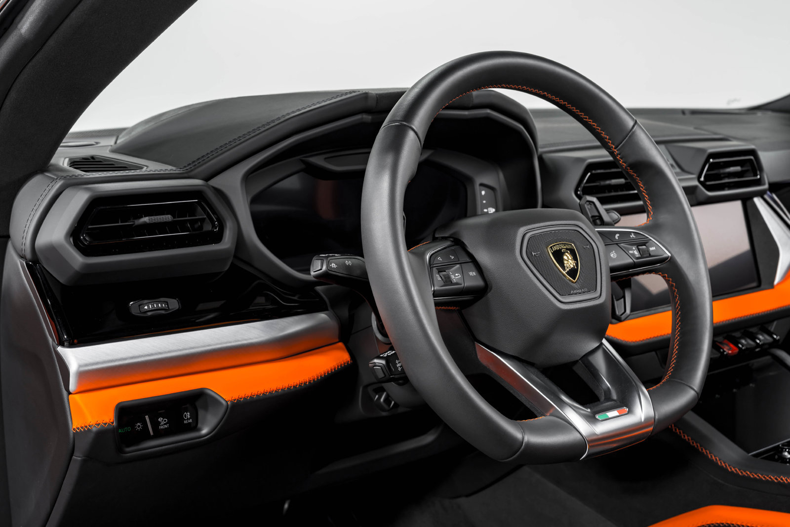 Used 2025 Lamborghini Urus S AWD/4WD image 14