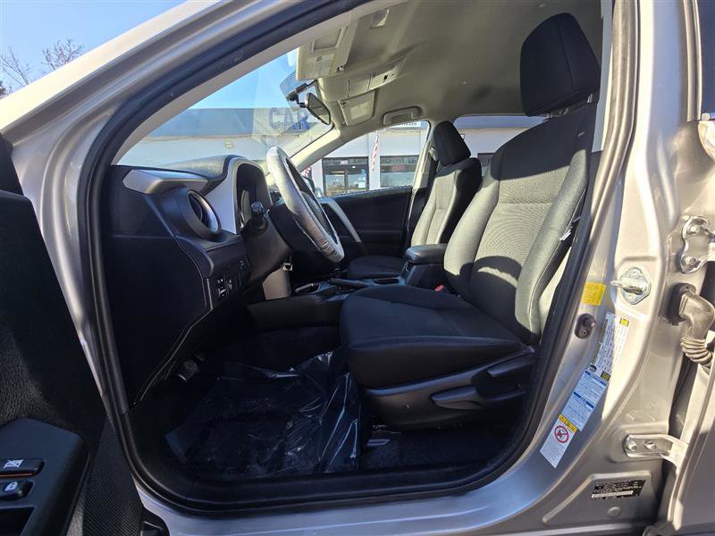 Used 2016 Toyota RAV4 LE image 22