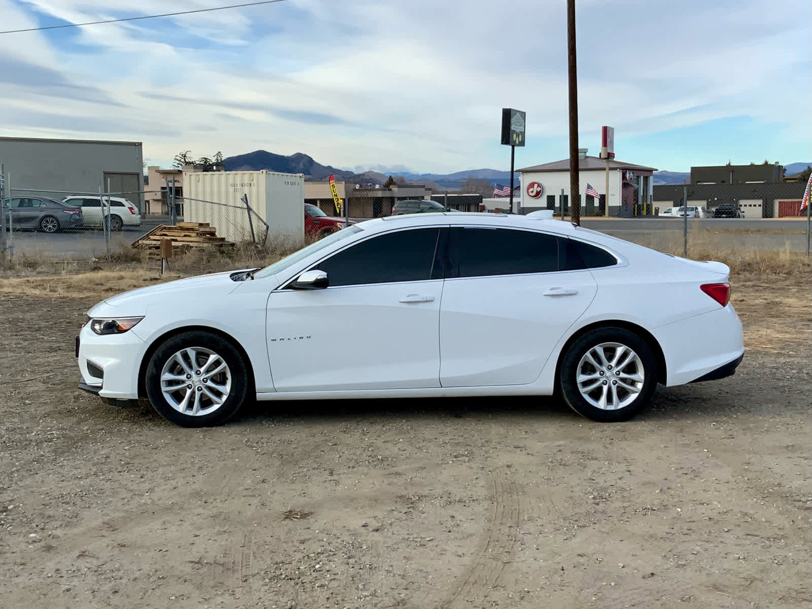 Used 2018 Chevrolet Malibu LT image 2
