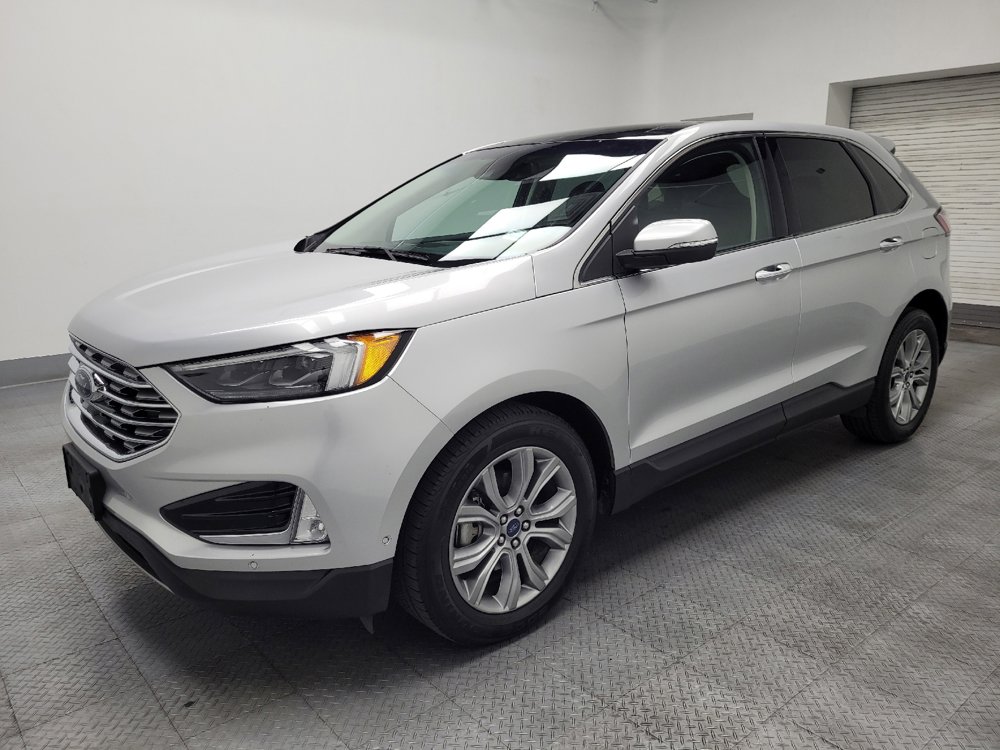 Used 2019 Ford Edge Titanium w/ Equipment Group 301A FWD image 2