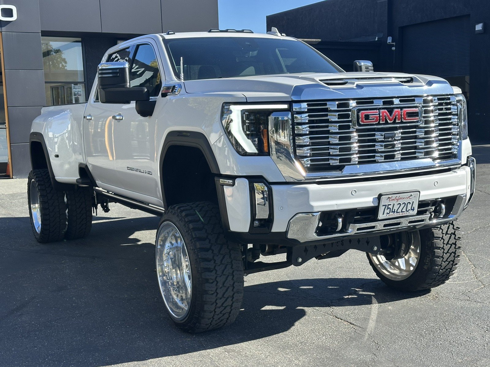 Used 2024 GMC Sierra 3500 Denali w/ Denali Reserve Package AWD/4WD image 6
