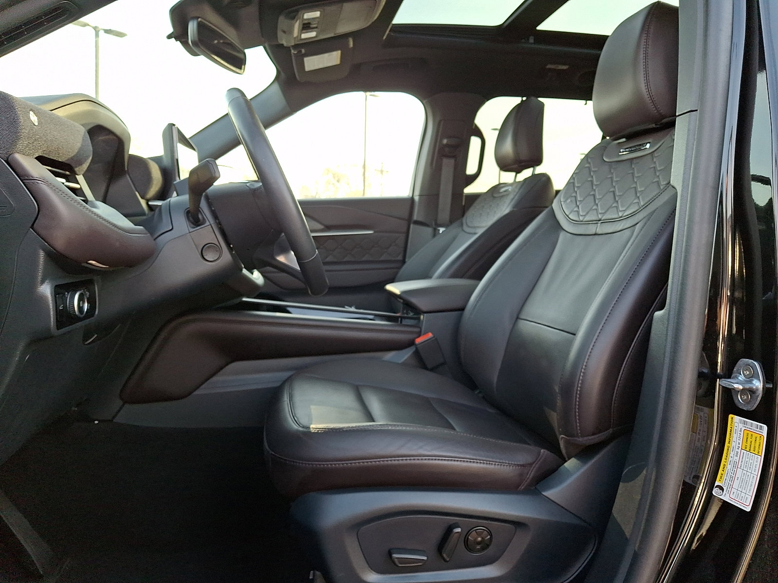 Used 2025 Ford Explorer Platinum w/ LUX Leather Package image 14