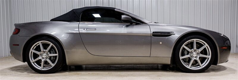 Used 2008 Aston Martin V8 Vantage Roadster RWD image 23