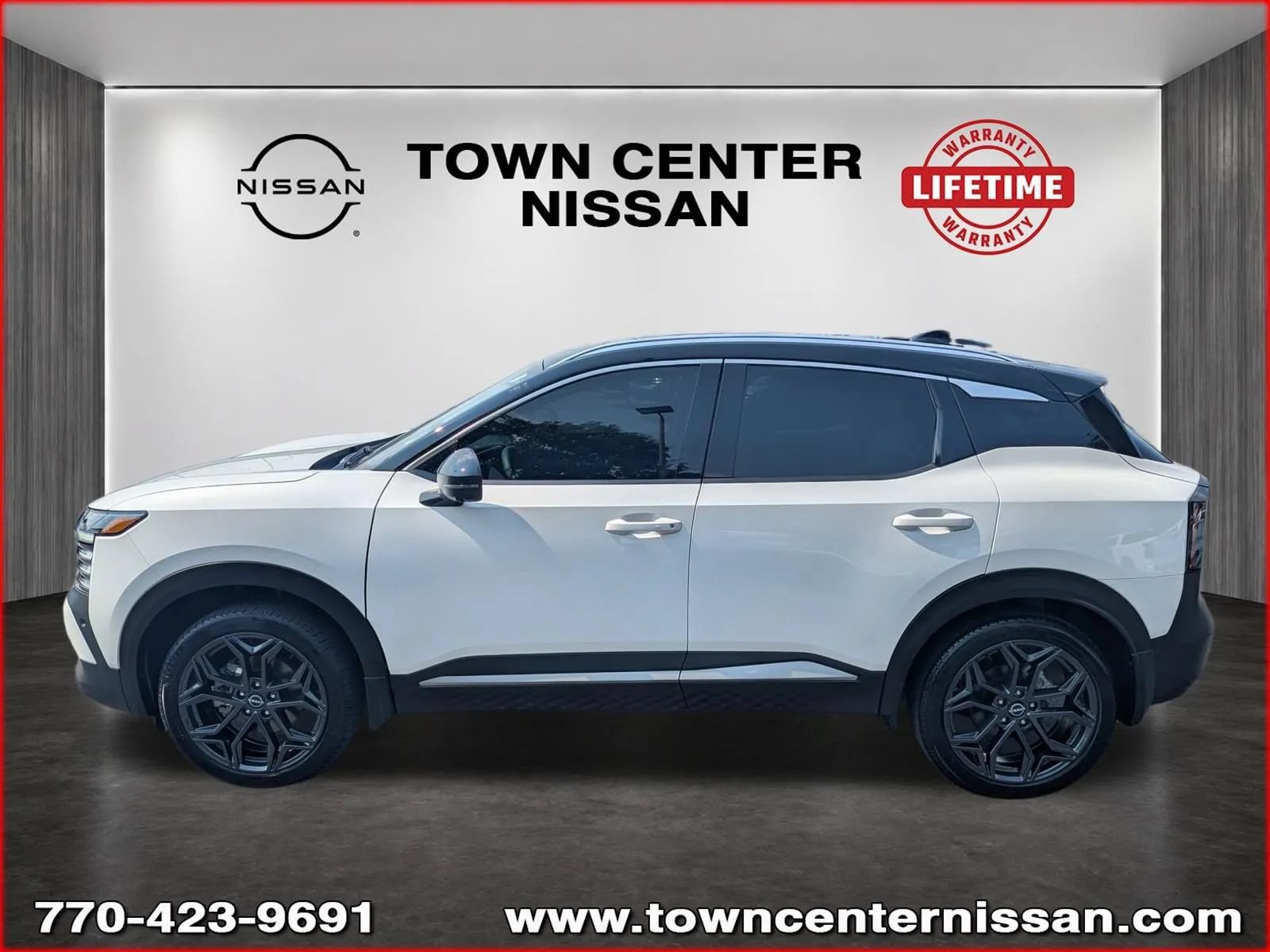 Used 2025 Nissan Kicks SR w/ SR Premium Package FWD image 4