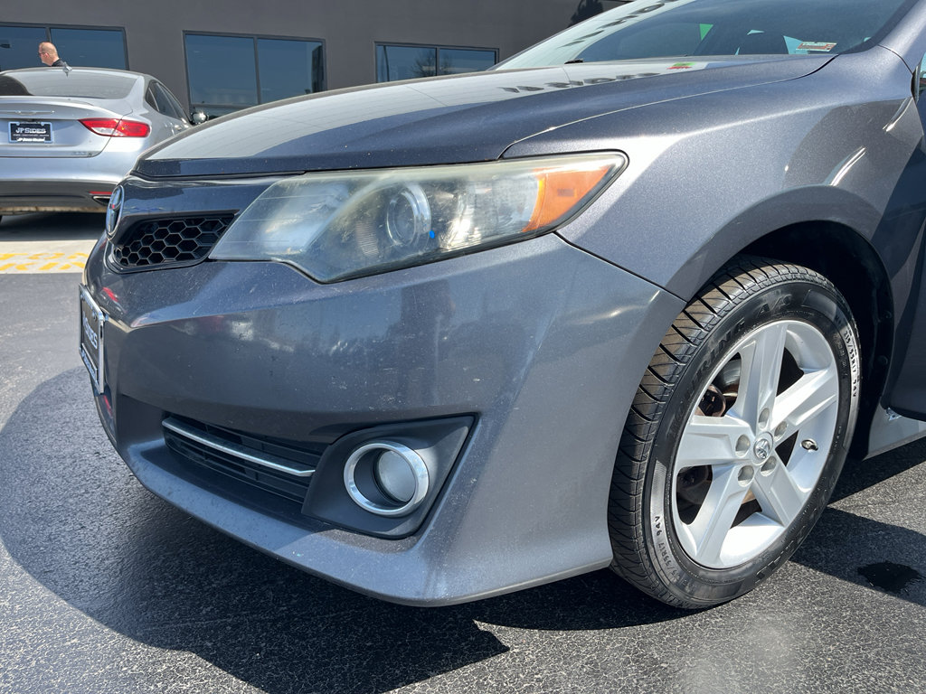 Used 2014 Toyota Camry SE w/ Moonroof Package FWD image 38