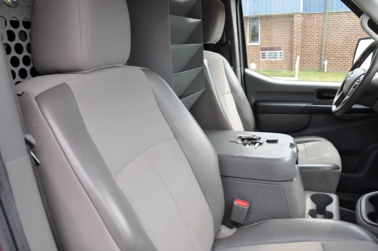 Used 2015 Nissan NV 2500 SV w/ Technology Package image 21