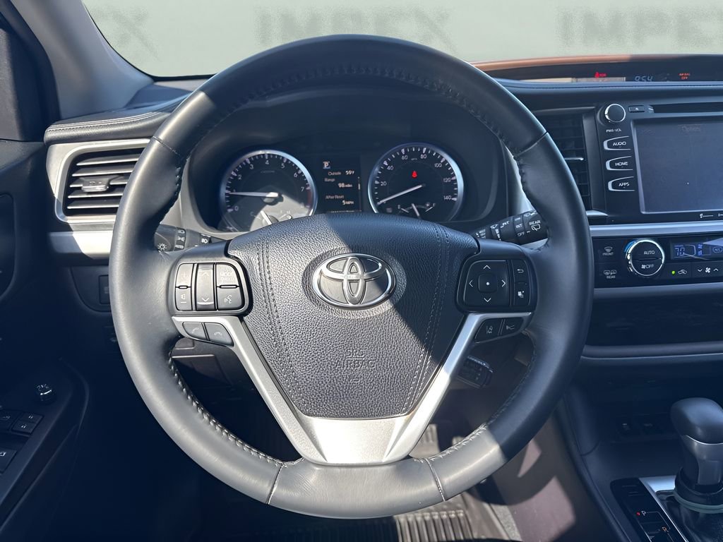 Used 2019 Toyota Highlander XLE FWD image 15