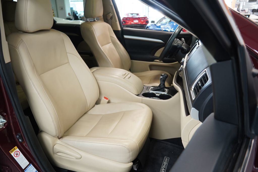 Used 2015 Toyota Highlander XLE image 36