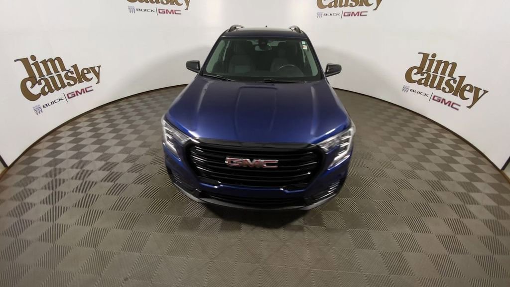 Certified 2023 GMC Terrain SLE w/ Driver Convenience Package image 3