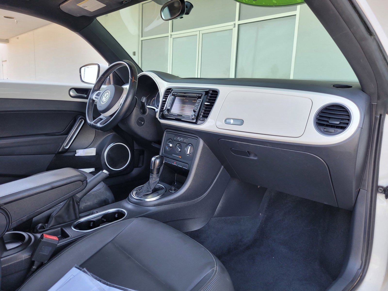 Used 2014 Volkswagen Beetle 2.5 FWD image 10