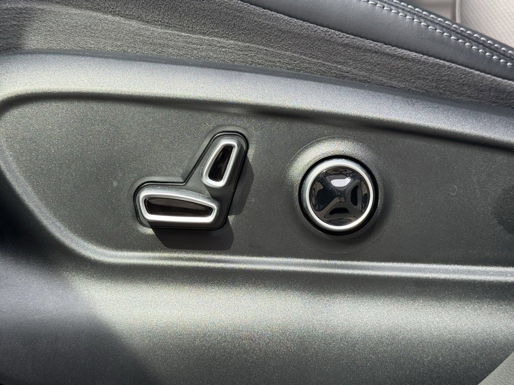 New 2024 Maserati Grecale GT image 11