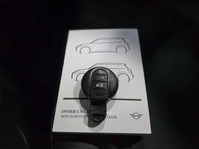 Used 2023 MINI Cooper 2-Door Hardtop image 36