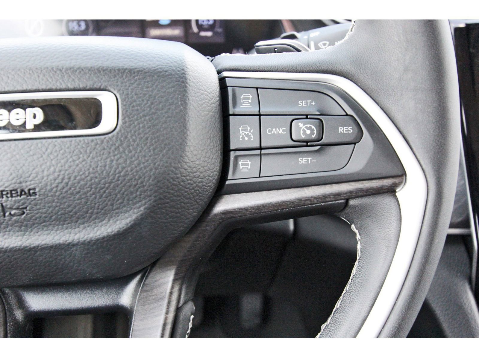 Used 2023 Jeep Grand Cherokee L Limited w/ Luxury Tech Group II image 20