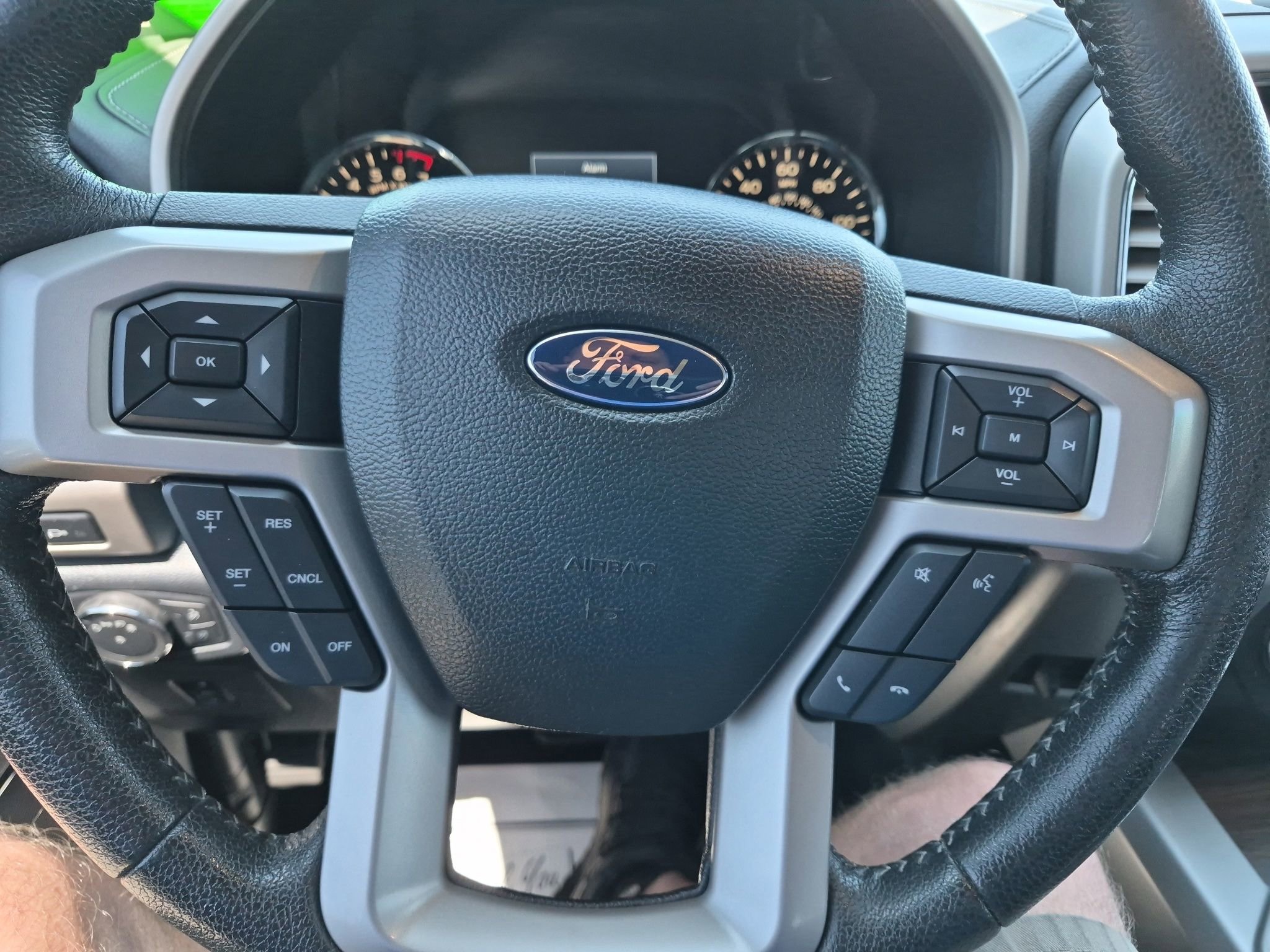 Used 2015 Ford F150 Lariat w/ Equipment Group 502A Luxury AWD/4WD image 15