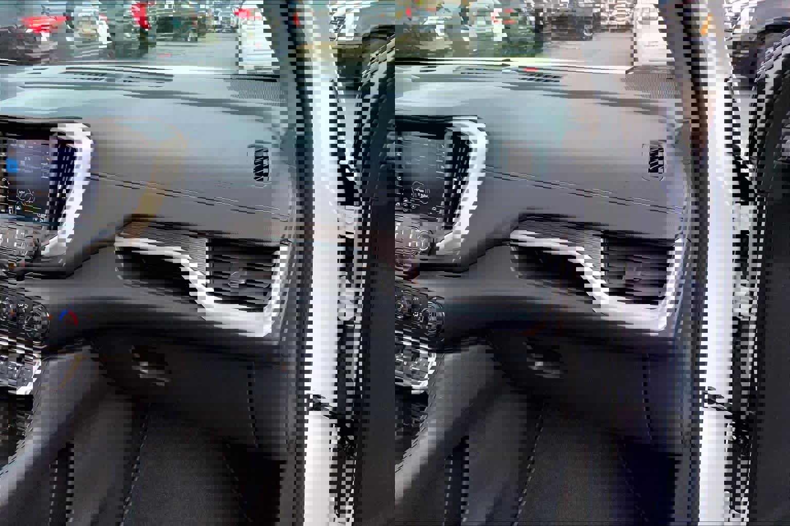 Used 2022 GMC Terrain SLT image 16