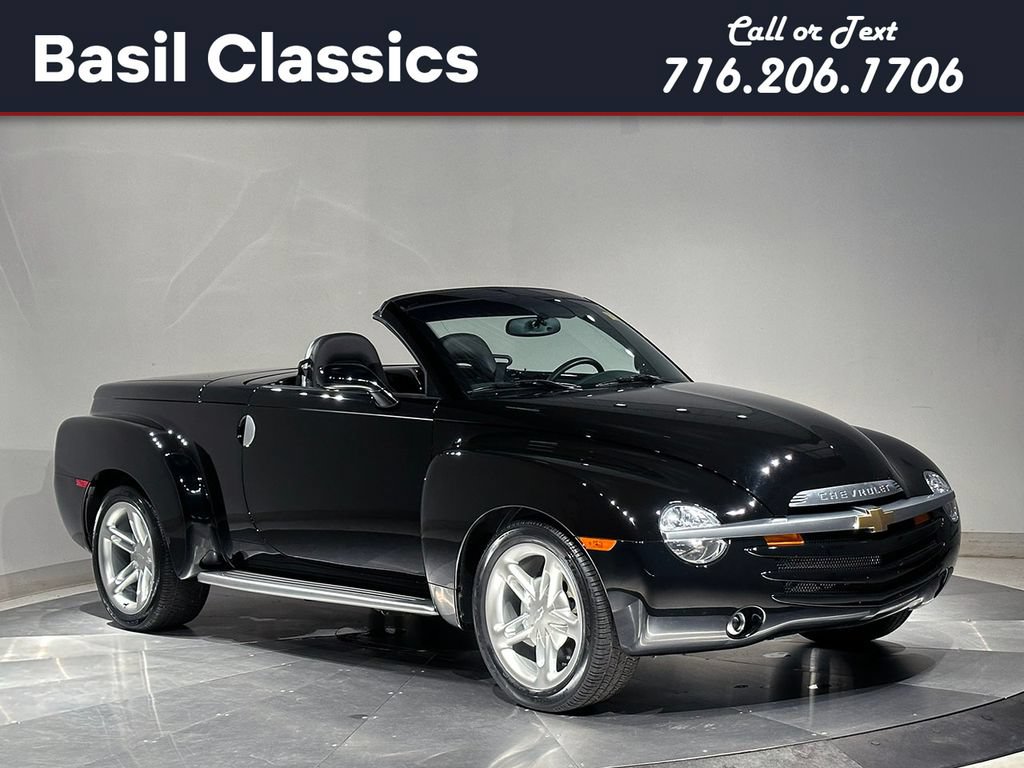 Used 2003 Chevrolet SSR w/ Preferred Equipment Group RWD image 1