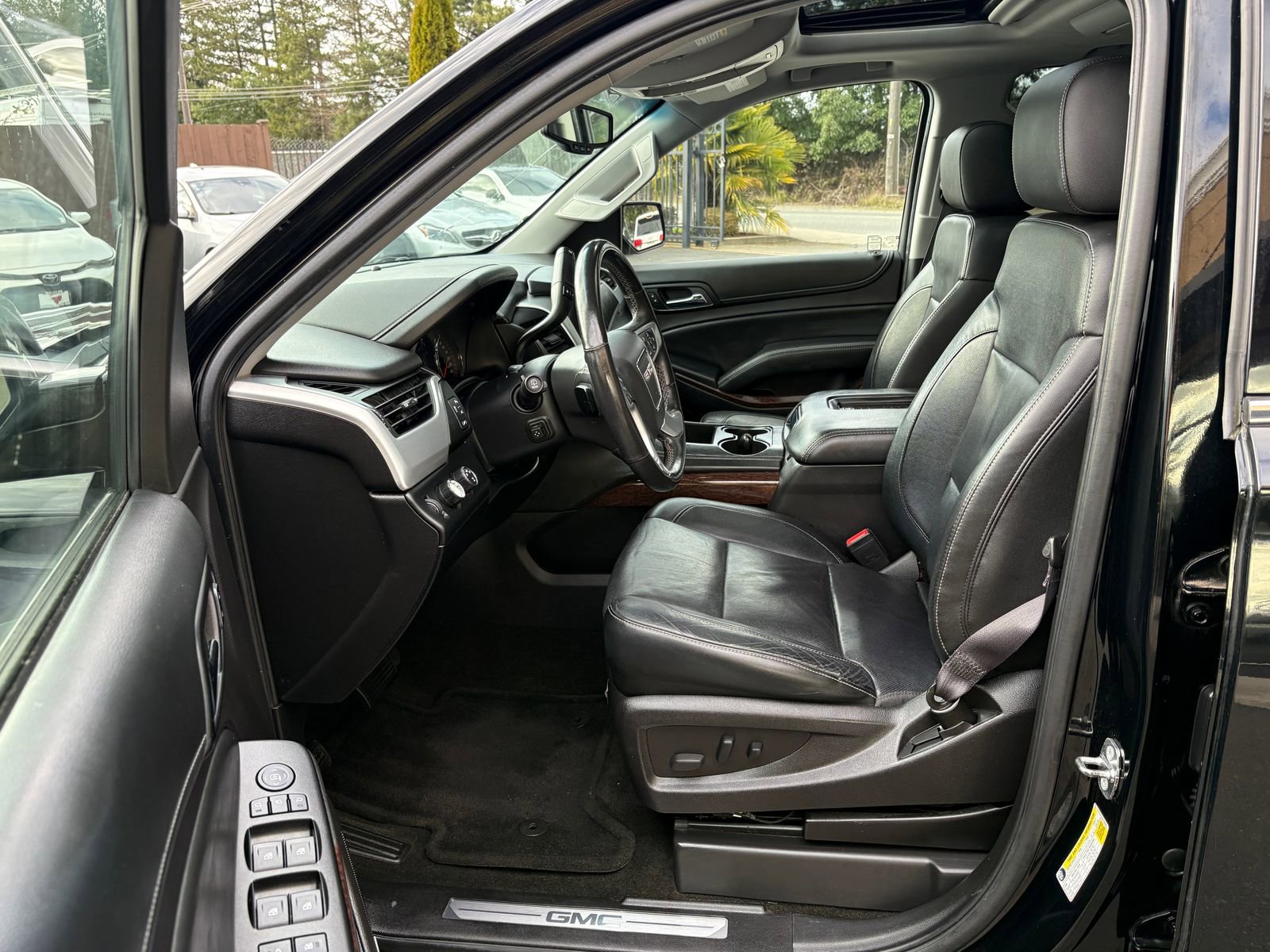 Used 2016 GMC Yukon XL SLT w/ Open Road Package image 9