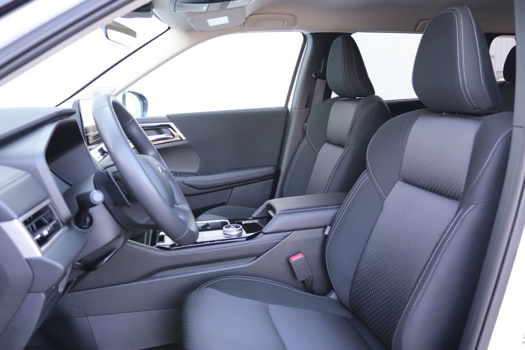 New 2026 Mitsubishi Outlander ES image 4