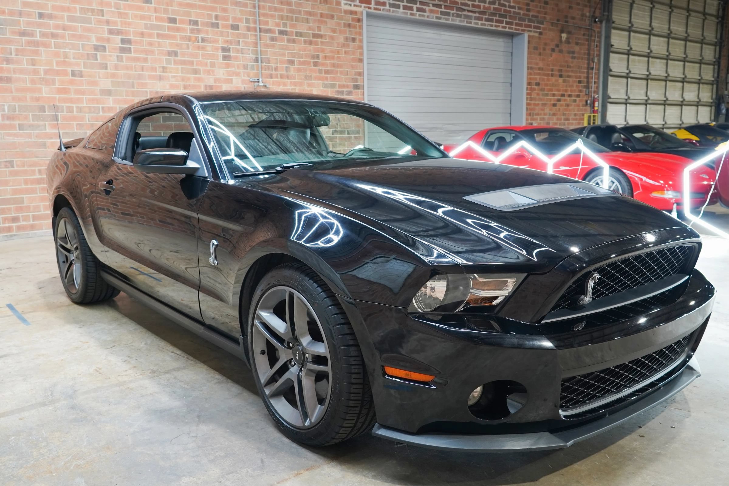 Used 2010 Ford Mustang Shelby GT500 RWD image 21