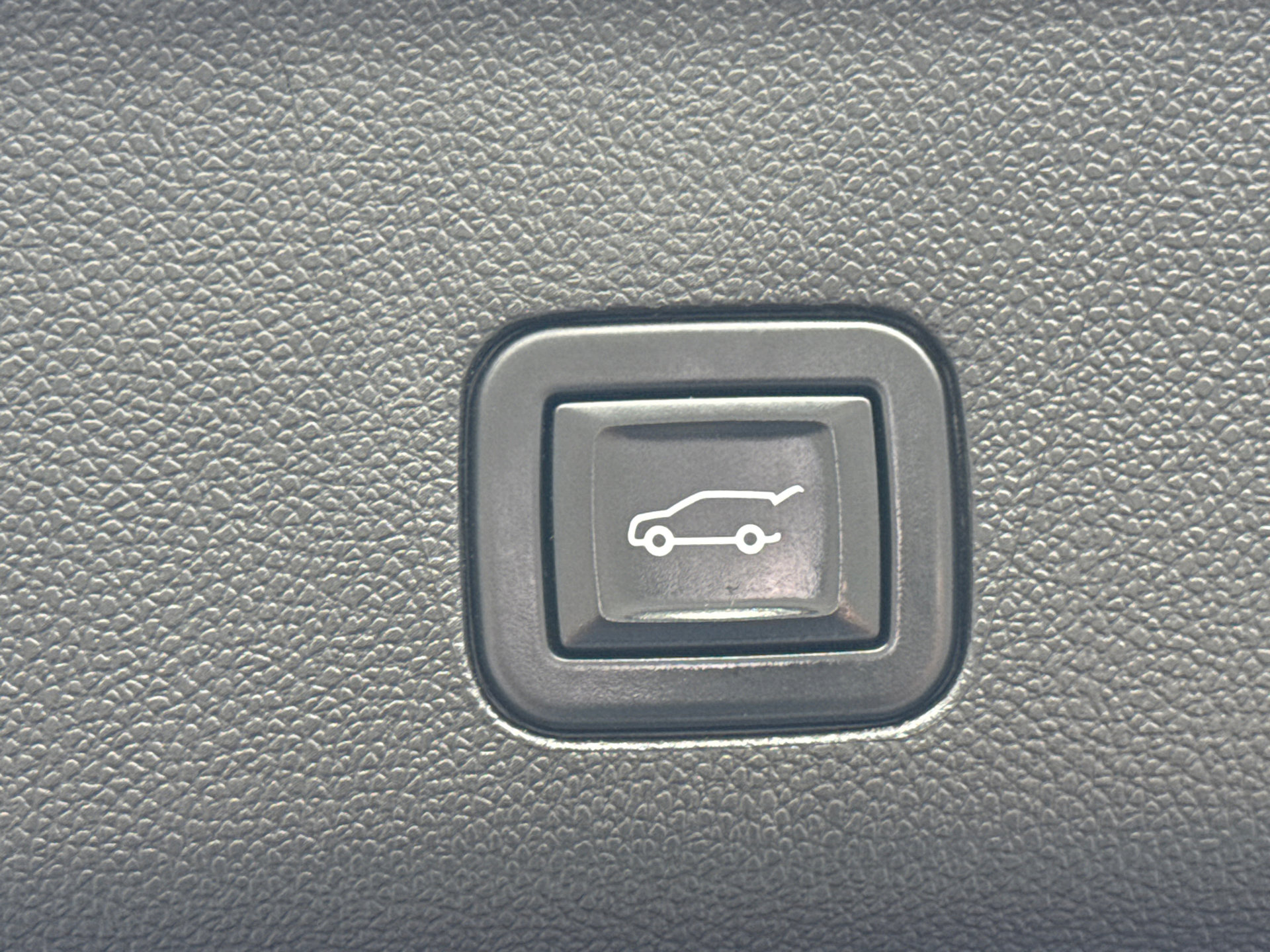 Used 2024 Cadillac Escalade Luxury AWD/4WD image 12