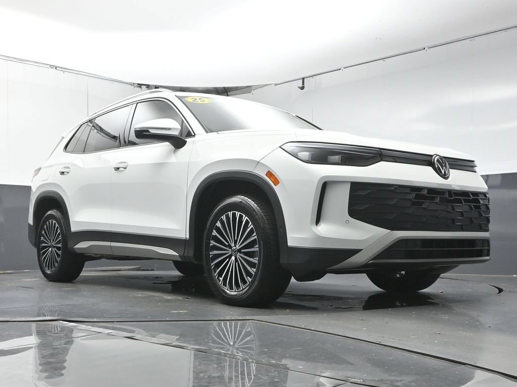 Used 2025 Volkswagen Tiguan S FWD image 33