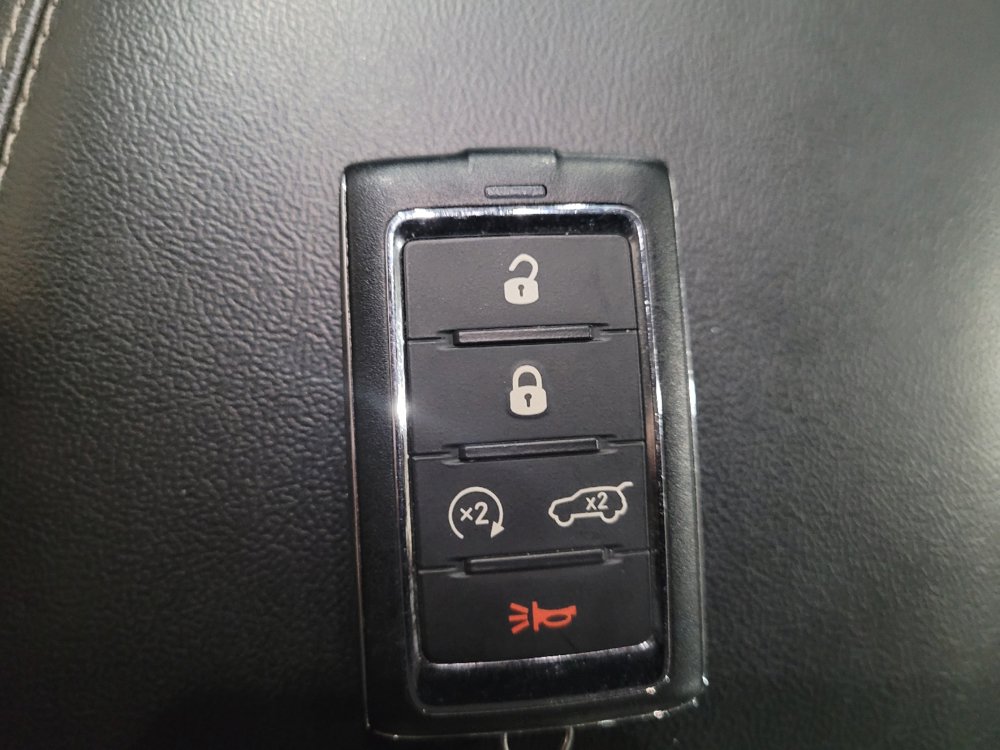 Used 2023 Jeep Grand Cherokee Laredo w/ Luxury Tech Group I AWD/4WD image 32