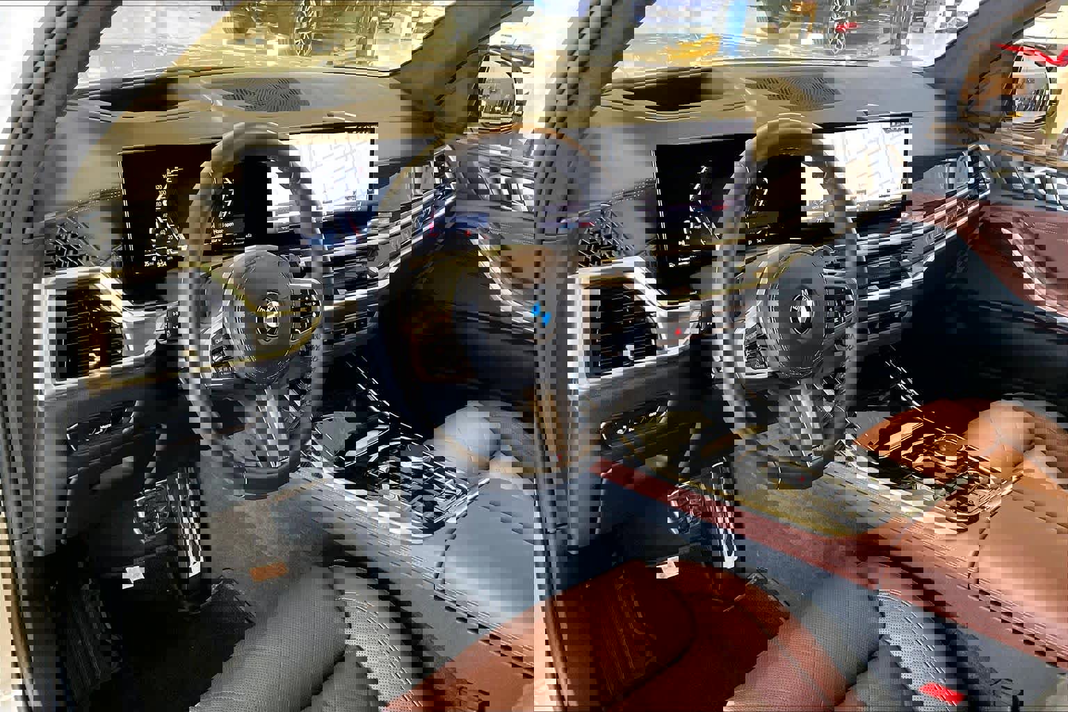 Used 2025 BMW X7 xDrive40i w/ M Sport Package image 16