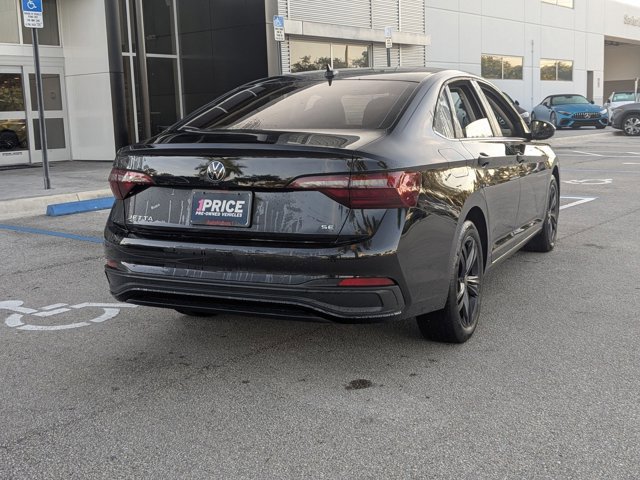 Used 2024 Volkswagen Jetta SE w/ Panoramic Sunroof Package image 5