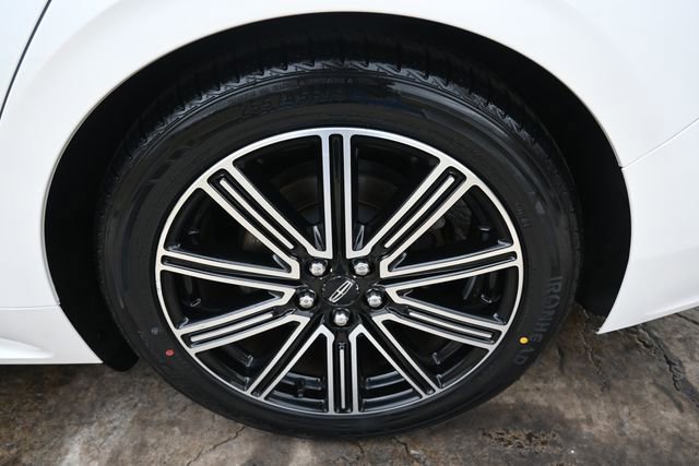 Used 2017 Lincoln Continental Reserve w/ Technology Package image 13