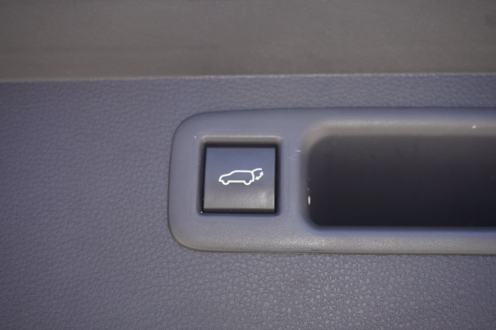 Used 2023 Toyota Highlander XLE FWD image 10