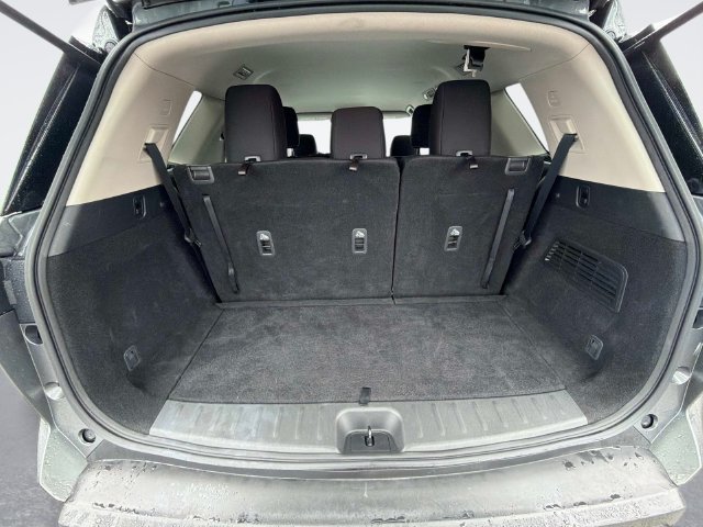 Used 2024 Nissan Pathfinder SV FWD image 13