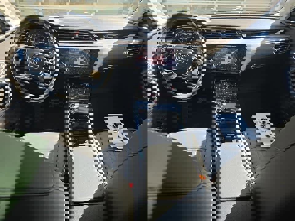 Used 2024 Audi Q8 e-tron Premium Plus w/ Premium Plus Package image 11