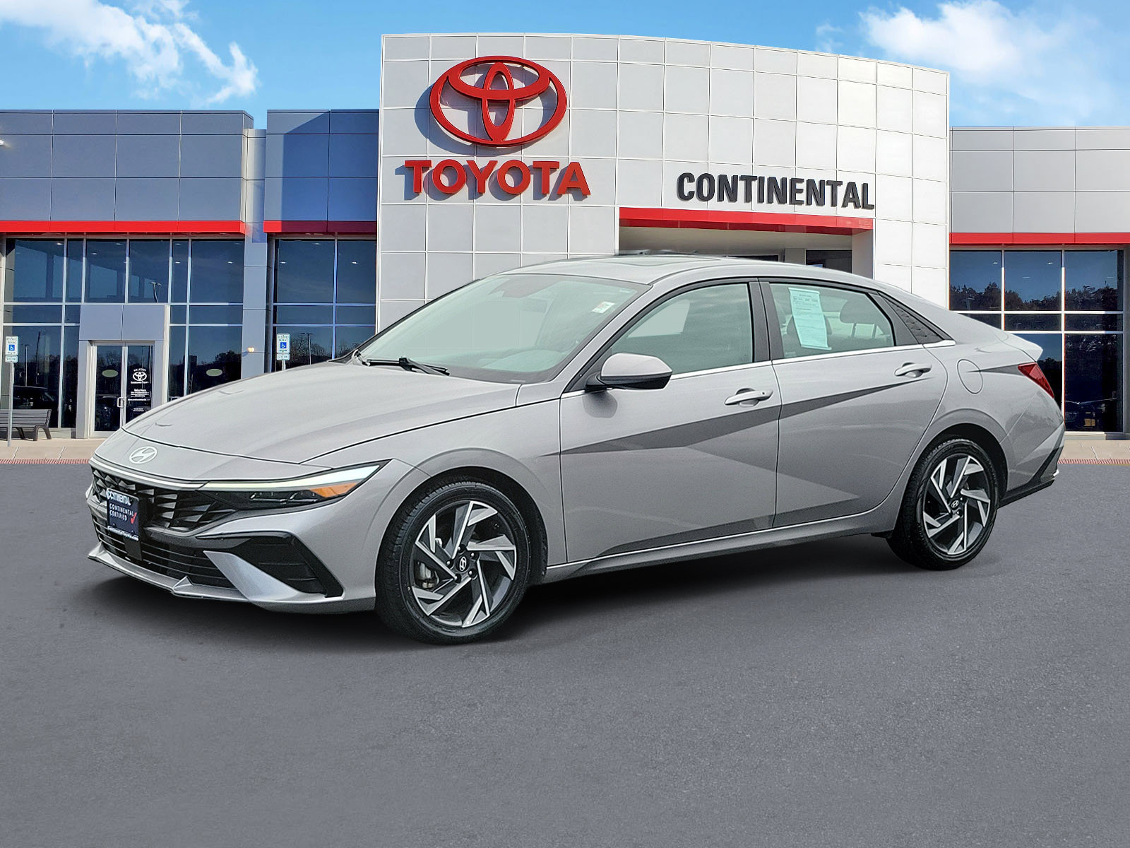 Used 2025 Hyundai Elantra SEL FWD image 3