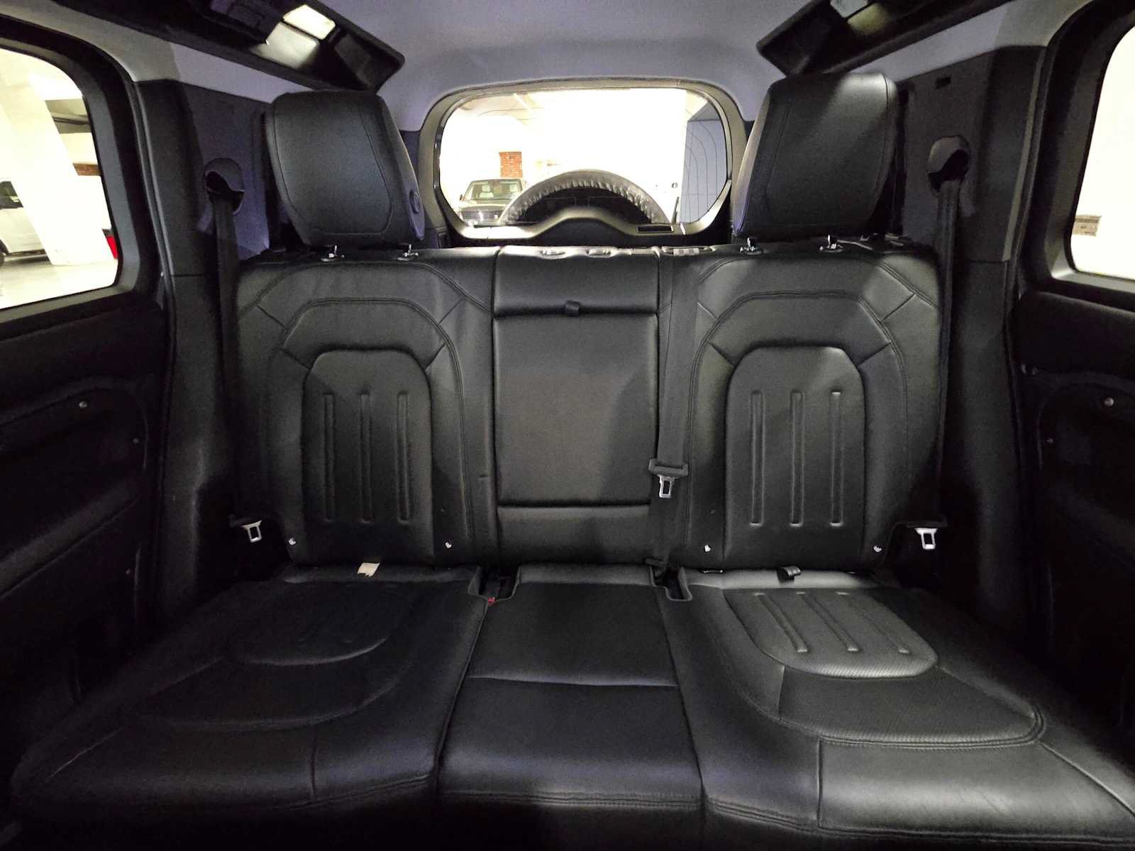 Used 2020 Land Rover Defender 110 HSE AWD/4WD image 16