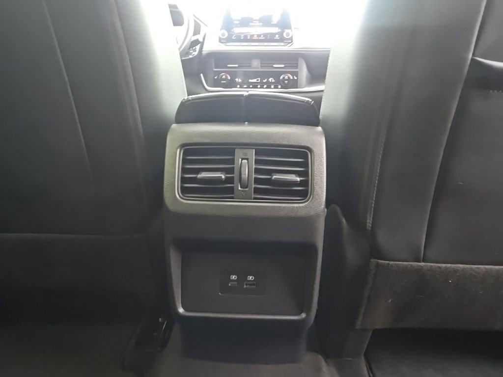 Used 2023 Nissan Rogue SV w/ SV Premium B Package image 32