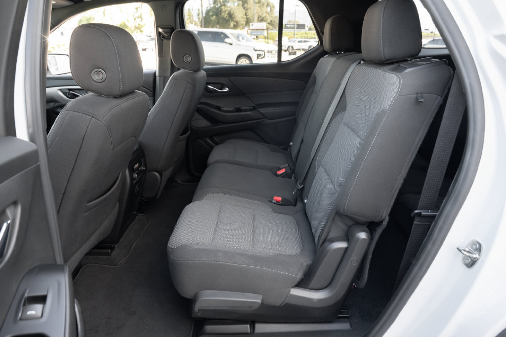 Used 2023 Chevrolet Traverse LT FWD image 34