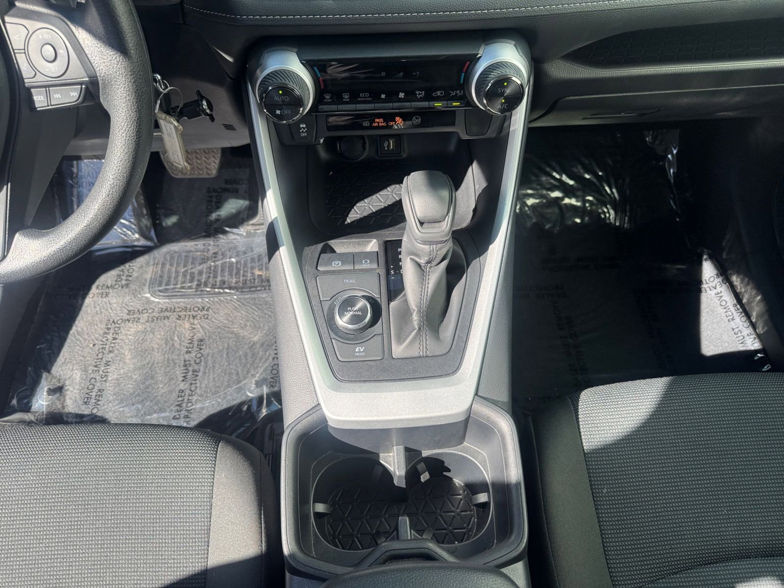 Used 2025 Toyota RAV4 LE image 40