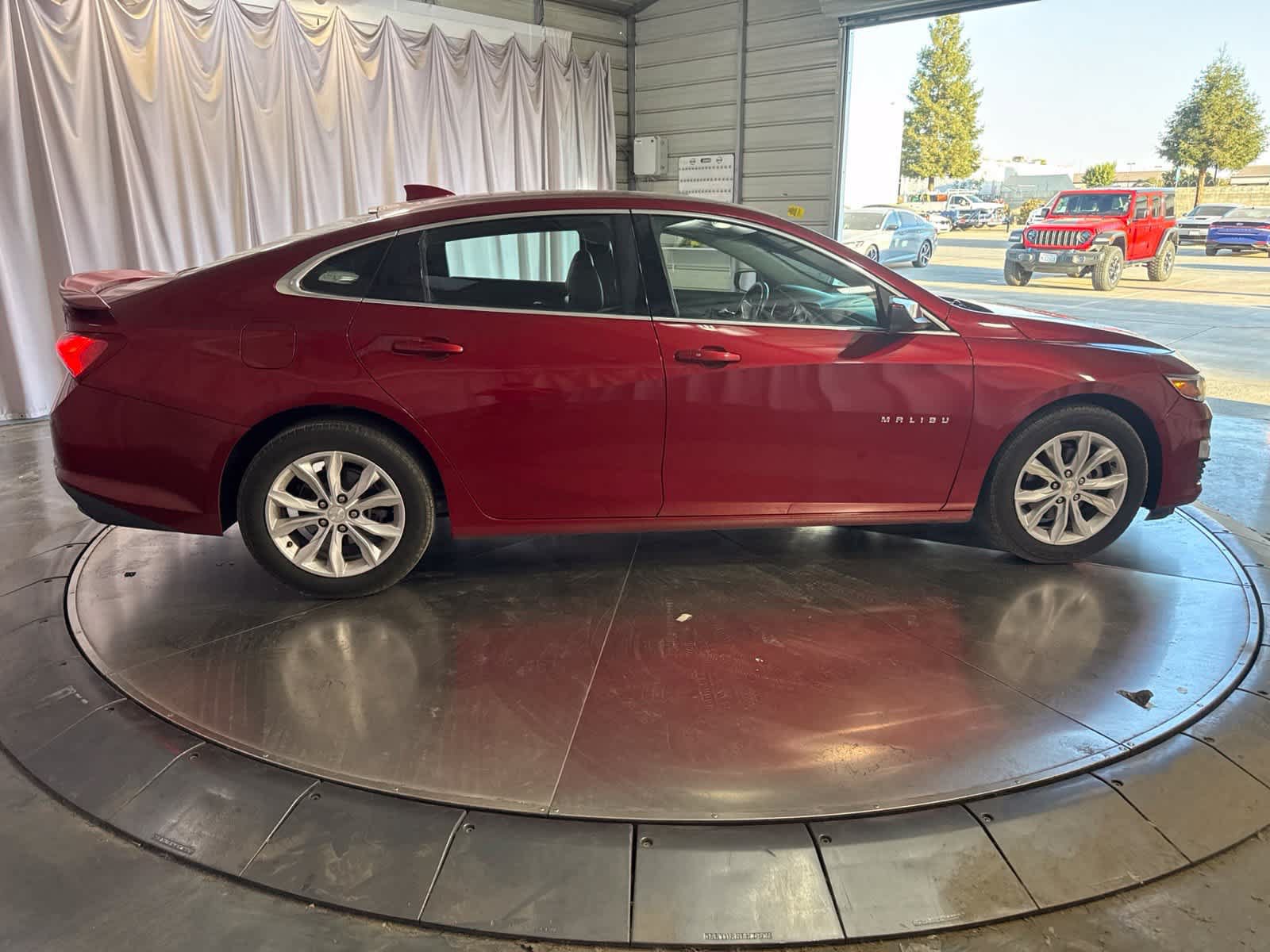 Used 2021 Chevrolet Malibu LT w/ Leather Package FWD image 4