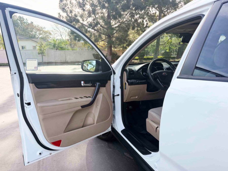 Used 2012 Kia Sorento LX w/ V6 Convenience Pkg image 13