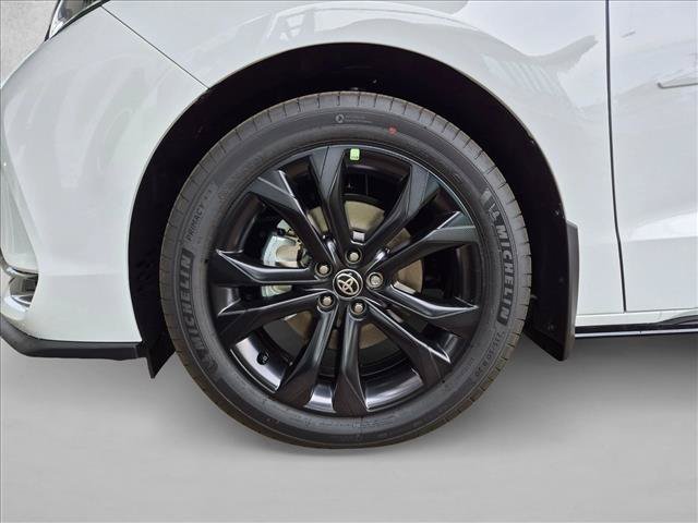 New 2026 Toyota Sienna XSE FWD image 11