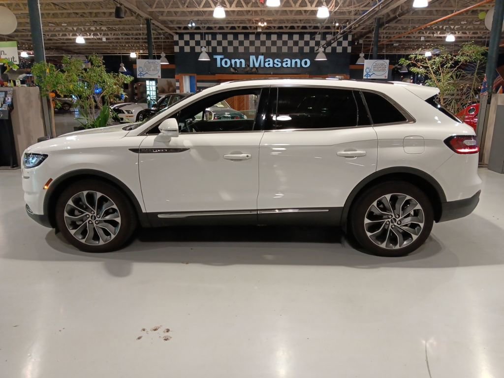 Used 2022 Lincoln Nautilus Reserve w/ Luxury Package image 9