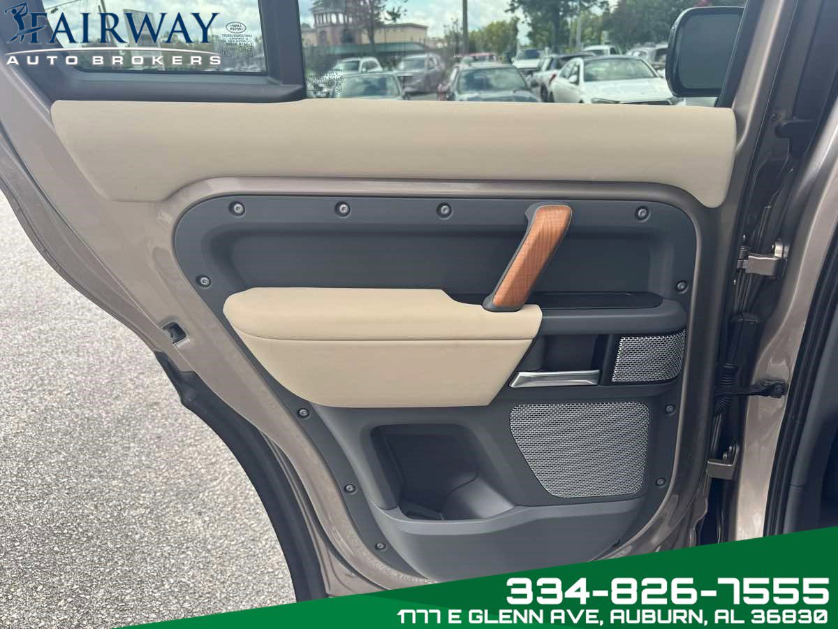 Used 2023 Land Rover Defender 130 X image 31