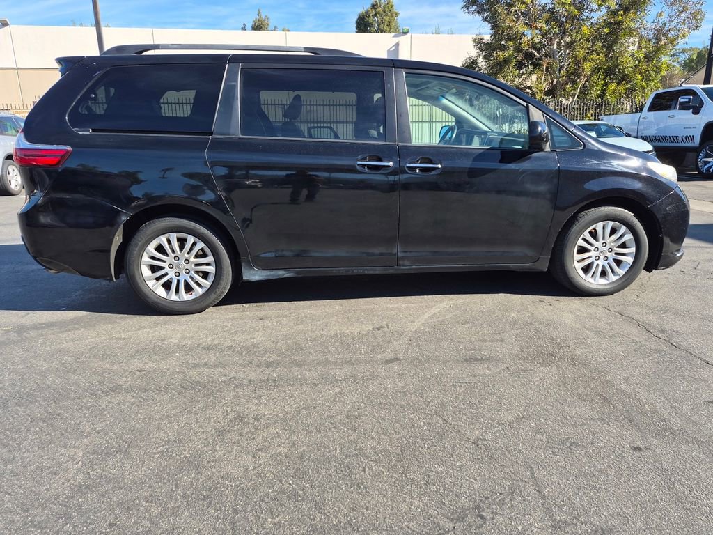 Used 2015 Toyota Sienna XLE w/ XLE Navigation Package image 8